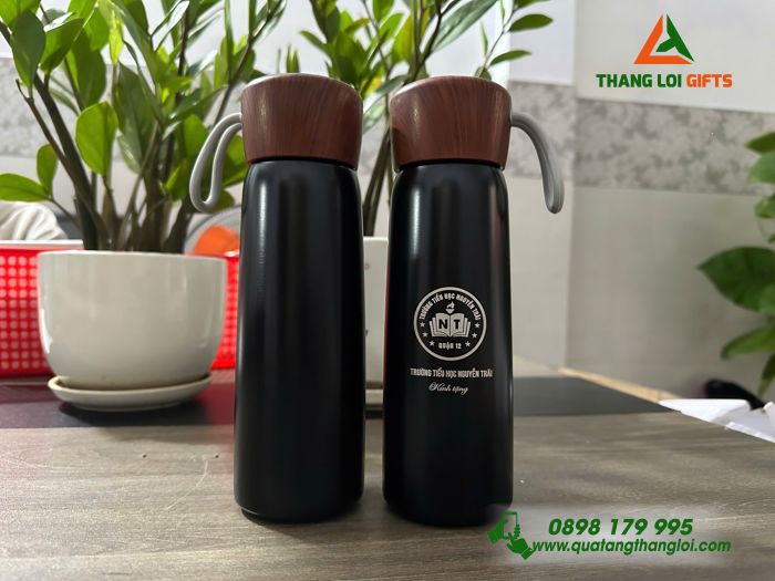 Bình Giữ Nhiệt Nắp Vân Gỗ Màu Đen - Khắc Logo Trường Tiểu Học Nguyễn Trãi