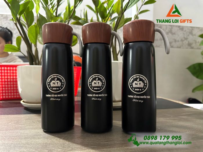 Bình Giữ Nhiệt Nắp Vân Gỗ Màu Đen - Khắc Logo Trường Tiểu Học Nguyễn Trãi
