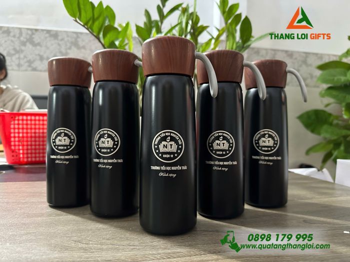 Bình Giữ Nhiệt Nắp Vân Gỗ Màu Đen - Khắc Logo Trường Tiểu Học Nguyễn Trãi