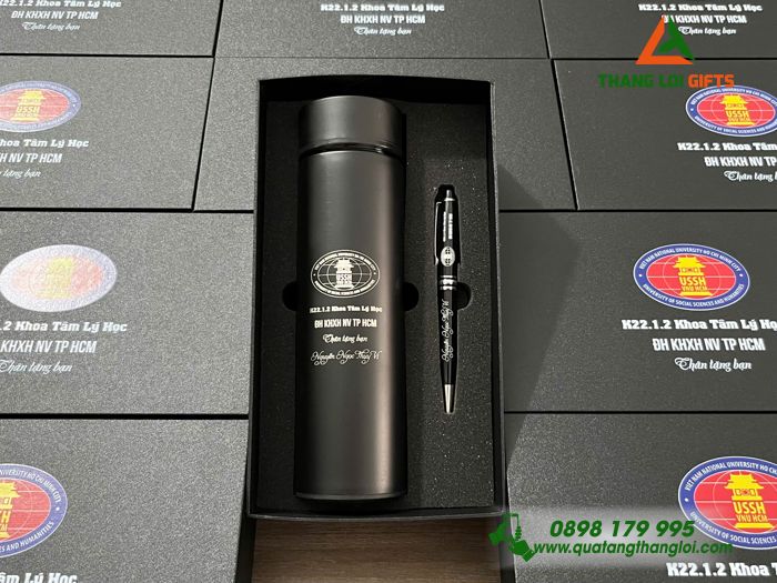 Combo Quà Tặng (Bình Giữ Nhiệt & Bút Ký) Màu Đen - In Khắc Logo Trường Đại Học KHXH&NV TP.HCM