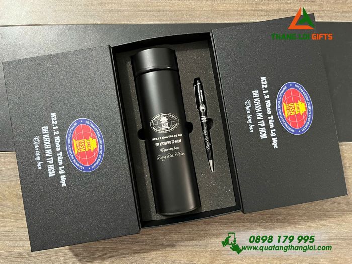Combo Quà Tặng (Bình Giữ Nhiệt & Bút Ký) Màu Đen - In Khắc Logo Trường Đại Học KHXH&NV TP.HCM