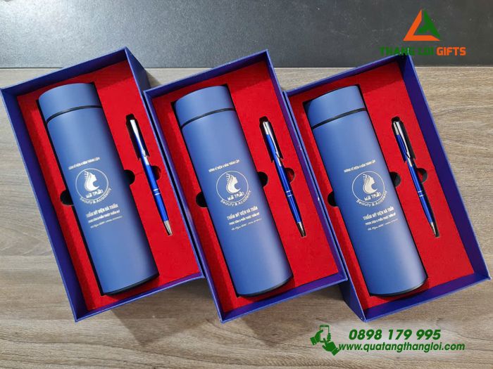 Bộ Quà Tặng (Bình Giữ Nhiệt & Bút Bi) Màu Xanh - In Khắc Logo Thẩm Mĩ Viện Hà Trần