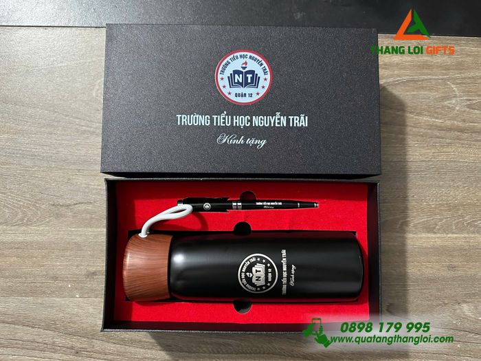 Set Quà Tặng (Bình Giữ Nhiệt+ Bút Ký) Màu Đen - In Khắc Logo Trường Tiểu Học Nguyễn Trãi