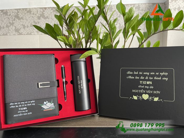 Combo Quà Tặng (Sổ Tay+ Bình Giữ Nhiệt+ Bút Ký) Màu Đen - In Khắc Tên làm Quà Tặng Sếp