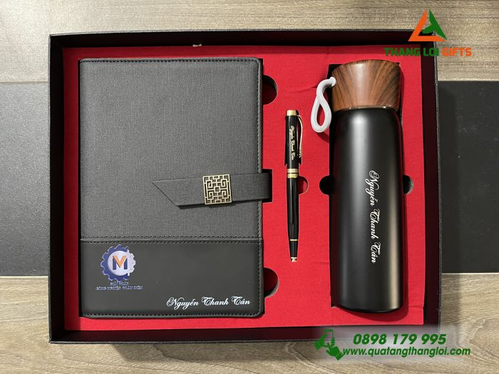 Set Quà Tặng (Sổ Tay+ Bình Giữ Nhiệt+ Bút Ký) Màu Đen - In Khắc Logo Giải Pháp Cồng Nghệ Toàn Diện