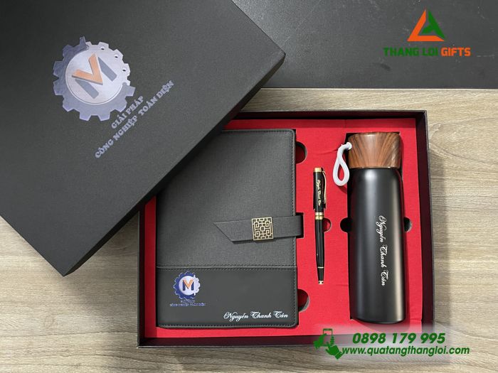 Set Quà Tặng (Sổ Tay+ Bình Giữ Nhiệt+ Bút Ký) Màu Đen - In Khắc Logo Giải Pháp Cồng Nghệ Toàn Diện