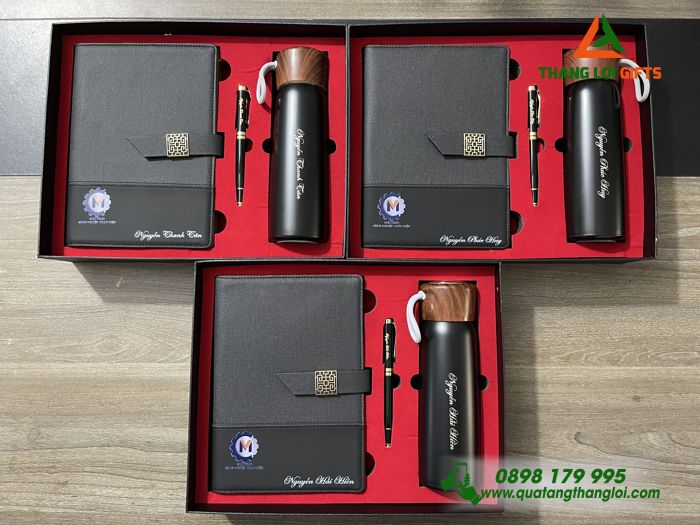 Set Quà Tặng (Sổ Tay+ Bình Giữ Nhiệt+ Bút Ký) Màu Đen - In Khắc Logo Giải Pháp Cồng Nghệ Toàn Diện
