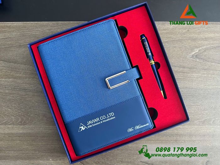 Set Quà Tặng (Sổ Tay Bìa Còng & Bút Ký) Màu Xanh - In Khắc Logo Doanh Nghiệp JAVIAR