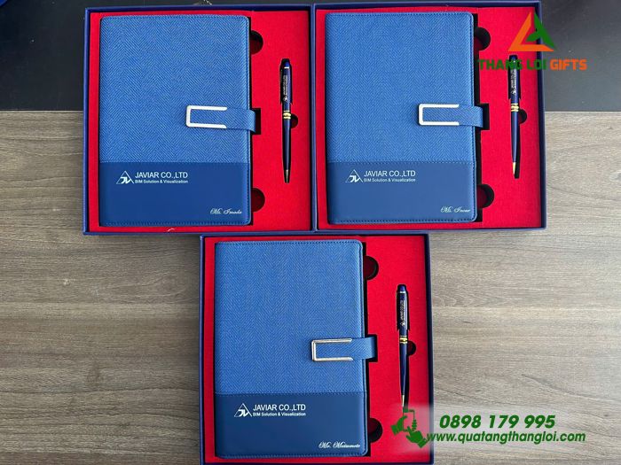 Set Quà Tặng (Sổ Tay Bìa Còng & Bút Ký) Màu Xanh - In Khắc Logo Doanh Nghiệp JAVIAR