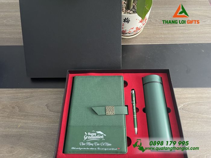 Bộ Quà Tặng (Sổ Tay+ Bình Giữ Nhiệt+ Bút Ký) Màu Xanh Lá - In Khắc Logo, Nội Dung Làm Theo Yêu Cầu