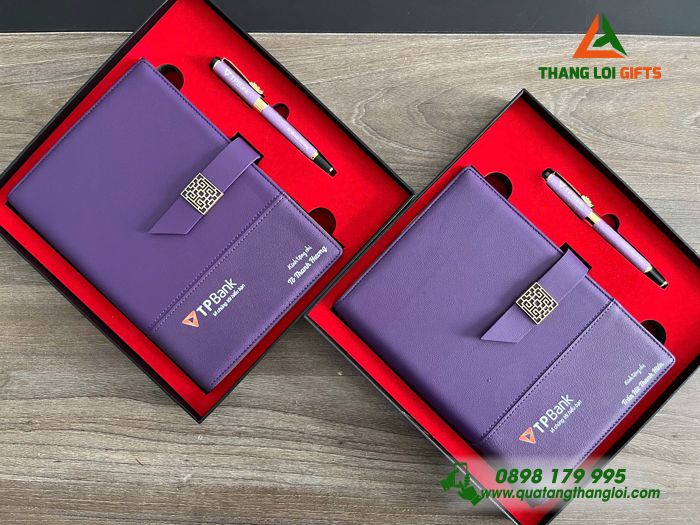 Combo Quà Tặng (Sổ Tay Bìa Còng & Bút Ký) Màu Tím - In Khắc Logo Ngân hàng Thương mại Cổ phần Tiên Phong TP Bank