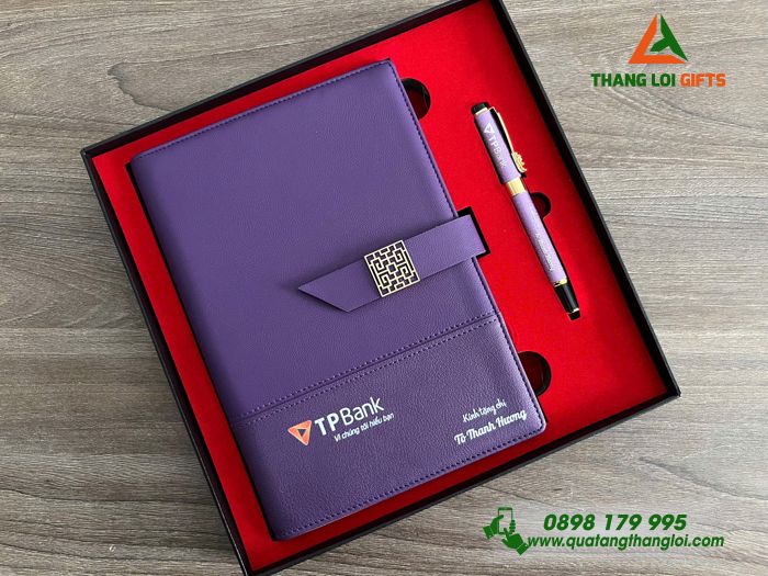 Combo Quà Tặng (Sổ Tay Bìa Còng & Bút Ký) Màu Tím - In Khắc Logo Ngân hàng Thương mại Cổ phần Tiên Phong TP Bank