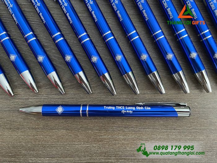 Bút Bi Kim Loại Bấm Màu Xanh - Khắc Logo Trường THCS Lương Định Của