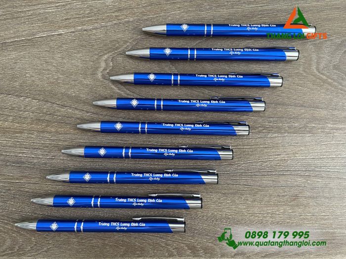 Bút Bi Kim Loại Bấm Màu Xanh - Khắc Logo Trường THCS Lương Định Của