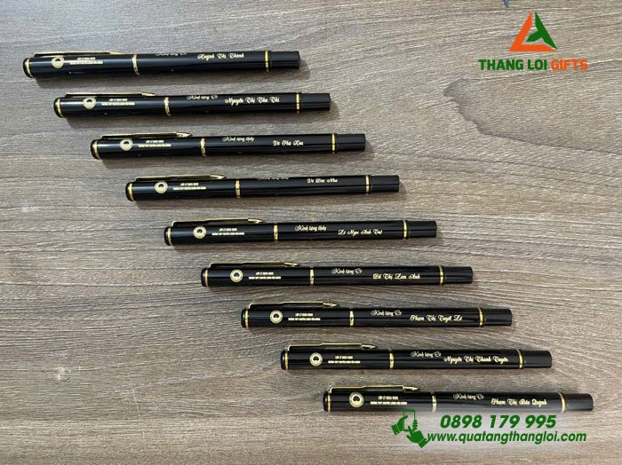 Bút Ký Kim Loại Màu Đen Khoen Vàng - Khắc Tên Logo Trường THPT Chuyên Lương Văn Chánh