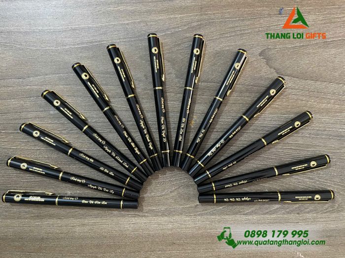 Bút Ký Kim Loại Màu Đen Khoen Vàng - Khắc Tên Logo Trường THPT Chuyên Lương Văn Chánh
