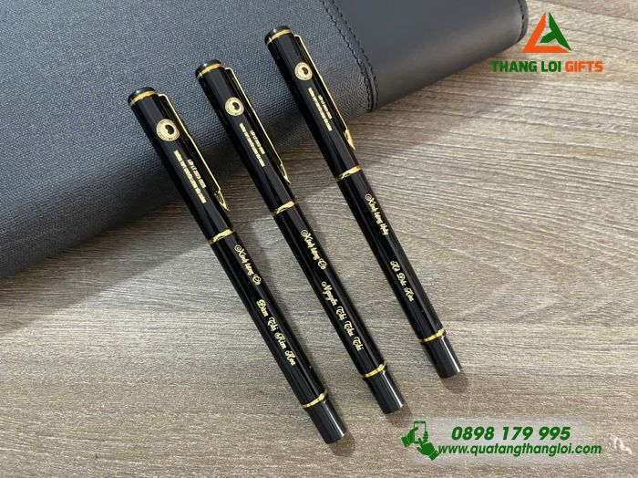 Bút Ký Kim Loại Màu Đen Khoen Vàng - Khắc Tên Logo Trường THPT Chuyên Lương Văn Chánh