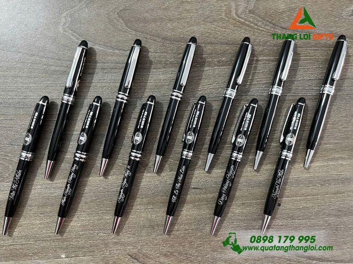 Bút Ký Kim Loại Xoay Màu Đen Khoen Bạc - Khắc Logo Trường ĐH KHXH & NV TP.Hồ Chí Minh