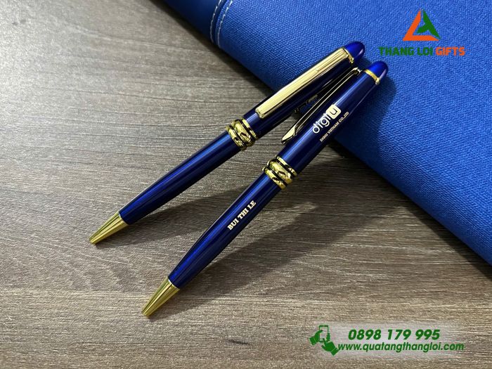 Bút Ký Kim Loại Xoay Màu Xanh Khoen Vàng - Khắc Logo Doanh Nghiệp DIGIU