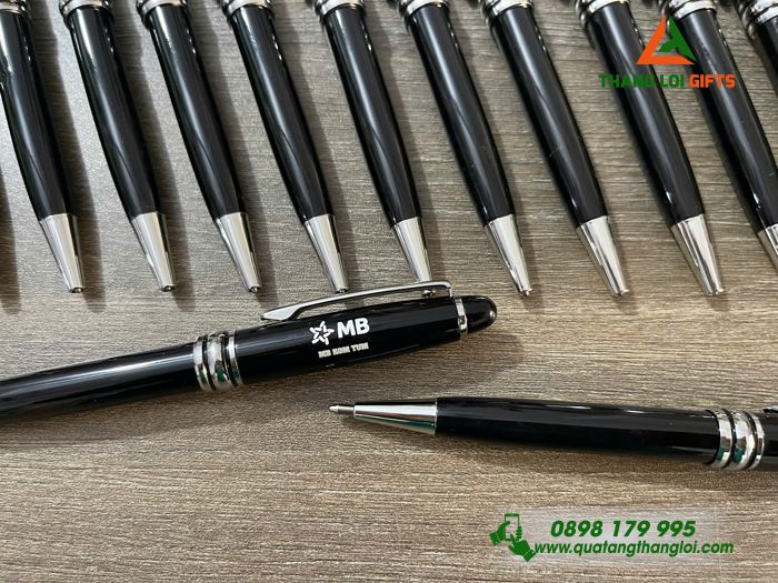 Bút Ký Kim Loại Xoay Màu Đen Khoen Bạc - Khắc Logo Ngân Hàng MB Kon Tum
