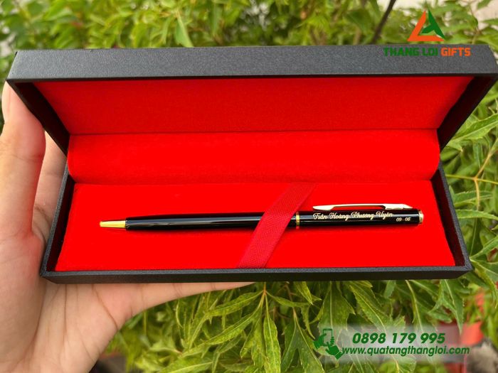 Bút Ký Kim Loại Màu Đen Khoen Vàng khắc Tên Làm Quà Tặng