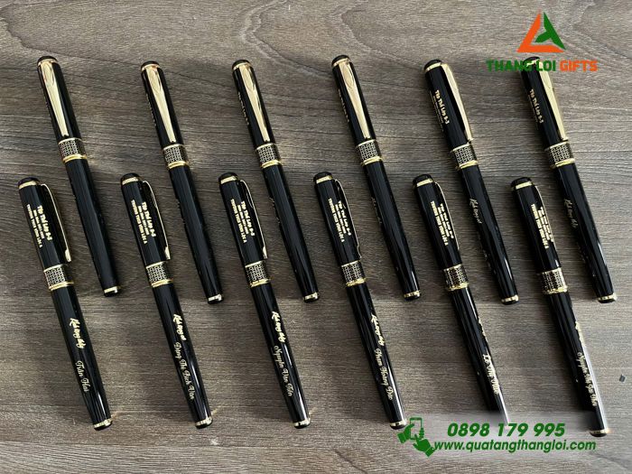 Bút Ký Kim Loại Màu Đen Khoen Vàng - Khắc Logo Trường THCS Vĩnh Lộc A