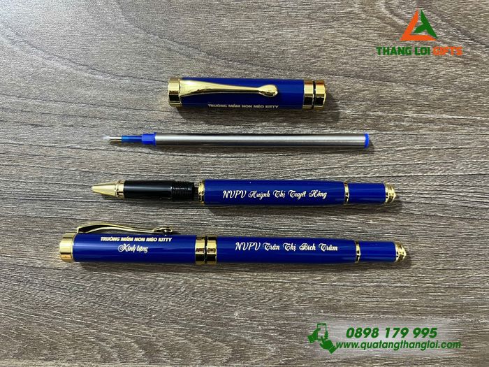 Bút Ký Kim Loại Màu Xanh Khoen Vàng - Khắc Tên Trường Mầm Non Mèo Kitty