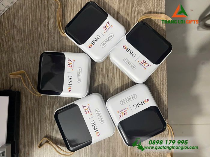 Pin Sạc Dự Phòng SENDEM 10.000mAh Màu Trắng - In Logo Doanh Nghiệp HSVG Làm Quà Tặng Nhân Viên