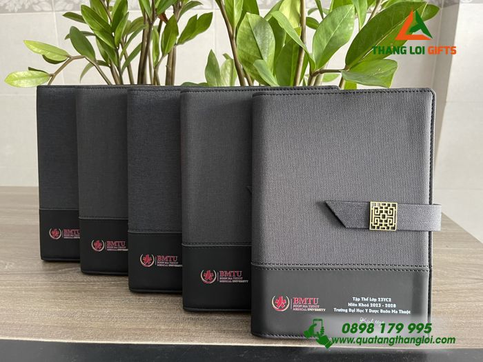 Sổ Tay Bìa Còng Màu Đen - In Logo Trường Đại Học Y Dược Buôn Ma Thuột