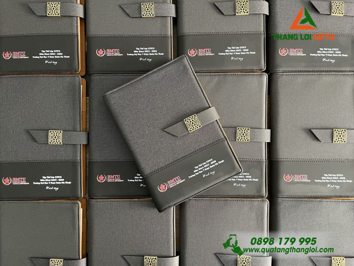 Sổ Tay Bìa Còng Màu Đen - In Logo Trường Đại Học Y Dược Buôn Ma Thuột