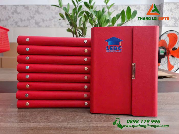 Sổ Tay Bìa Còng Gập 3 Màu Đỏ - In Logo LEDC Làm Quà Tặng Tốt Nghiệp