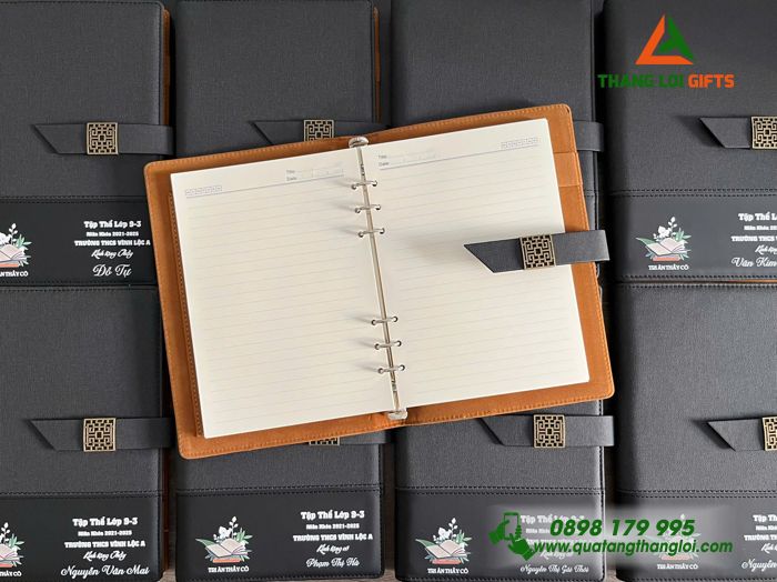 Sổ Tay Bìa Còng Màu Đen - In Tên Trường THCS Vĩnh Lộc A