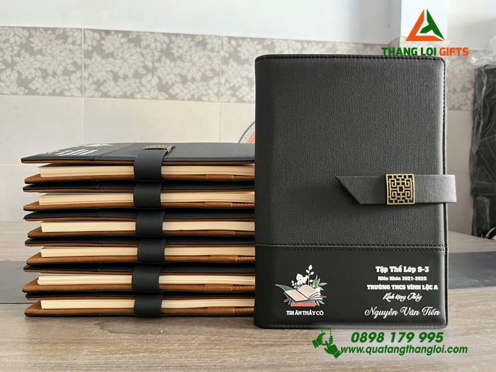 Sổ Tay Bìa Còng Màu Đen - In Tên Trường THCS Vĩnh Lộc A