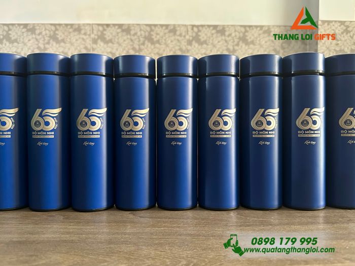 Bình Giữ Nhiệt Màu Xanh 500ml - Khắc Logo Kỷ Niệm 65 Năm Trường Đại Học Y Hà Nội