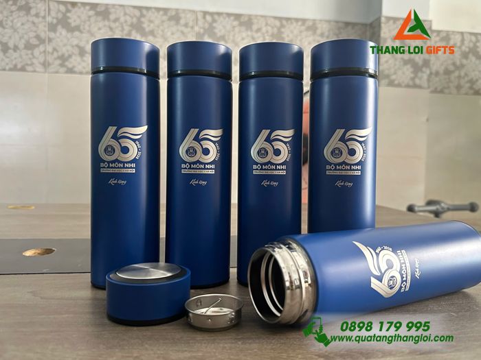 Bình Giữ Nhiệt Màu Xanh 500ml - Khắc Logo Kỷ Niệm 65 Năm Trường Đại Học Y Hà Nội