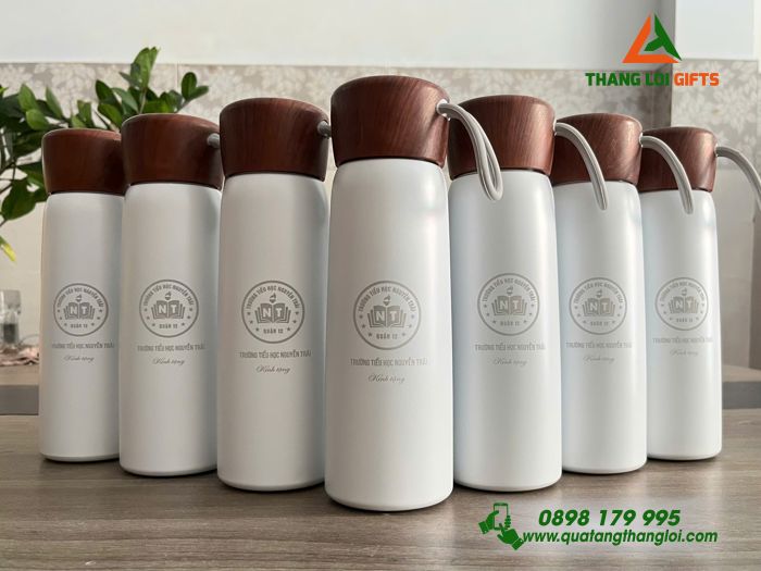 Bình Giữ Nhiệt Nắp Vân Gỗ 500ml Màu Trắng - Khắc Logo Trường Tiểu Học Nguyễn Trãi