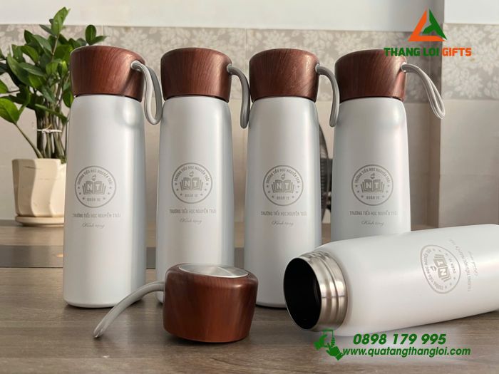 Bình Giữ Nhiệt Nắp Vân Gỗ 500ml Màu Trắng - Khắc Logo Trường Tiểu Học Nguyễn Trãi