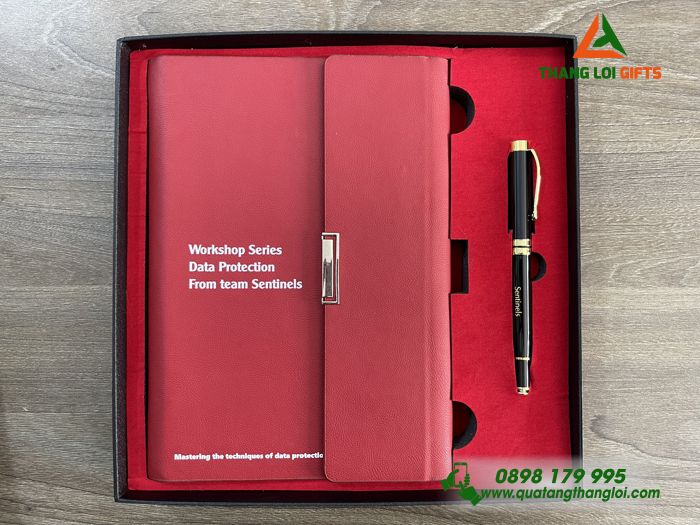 Set Quà Tặng (Sổ Tay Bìa Còng & Bút Ký) Màu Đỏ - In Khắc Nội Dung Làm Quà Tặng