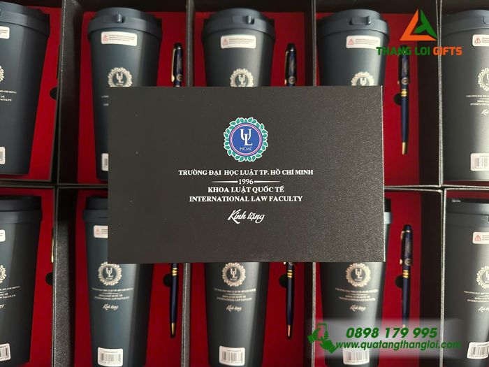 Combo Quà Tặng (Ly Giữ Nhiệt Lock&Lock + Bút Ký) - In Khắc Logo Trường ĐH Luật TP.HCM