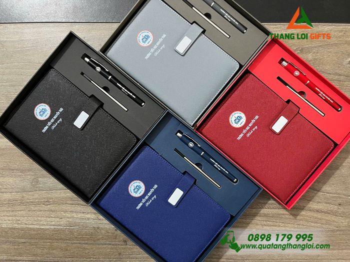 Combo Quà Tặng (Sổ Tay Dán Gáy & Bút Ký) - In Khắc Logo Trường Tiểu Học Nguyễn Trãi
