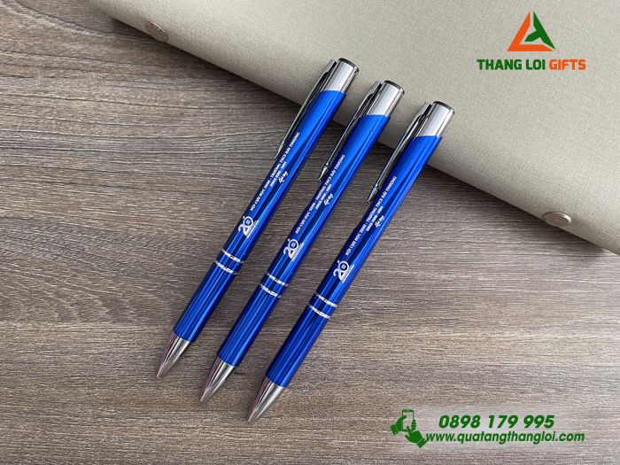 Bút Bi Kim Loại Bấm Màu Xanh - Khắc Logo Kỷ Niệm 20 Năm Trường THCS Hải Thượng
