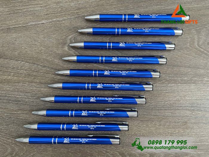 Bút Bi Kim Loại Bấm Màu Xanh - Khắc Logo Kỷ Niệm 20 Năm Trường THCS Hải Thượng