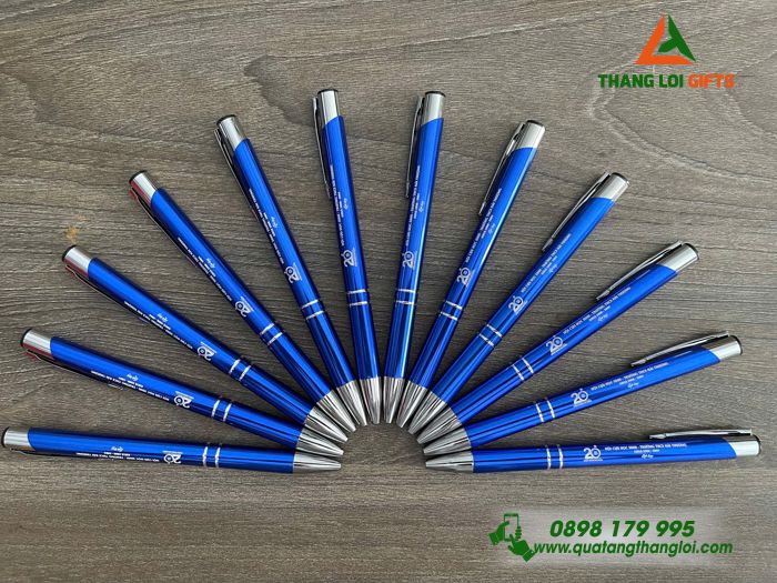 Bút Bi Kim Loại Bấm Màu Xanh - Khắc Logo Kỷ Niệm 20 Năm Trường THCS Hải Thượng