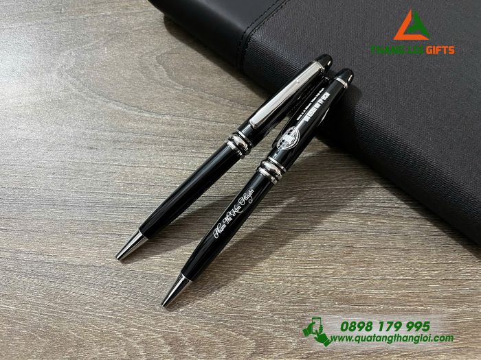 Bút Ký Kim Loại Xoay Màu Đen Khoen Bạc - Khắc Logo Trường Đại Học KHXH NV TP.HCM
