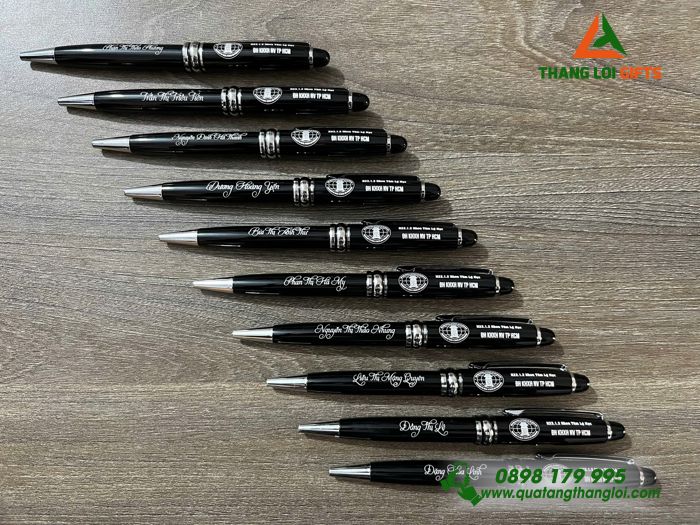 Bút Ký Kim Loại Xoay Màu Đen Khoen Bạc - Khắc Logo Trường Đại Học KHXH NV TP.HCM