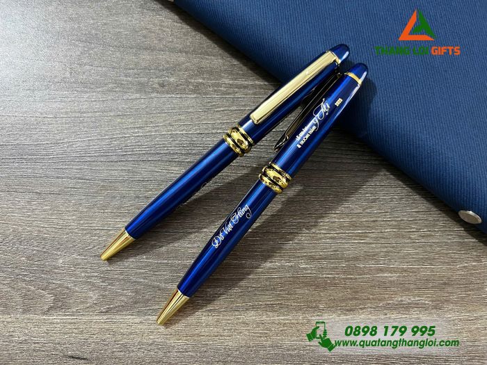 Bút Ký Kim Loại Xoay Màu Xanh Khoen Vàng - Khắc Tên Làm Quà Lễ Tri Ân & Trưởng Thành