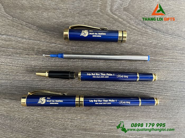 Bút Ký Kim Loại Màu Xanh Khoen Vàng - Khắc Logo 15 Năm Ngày Ra Trường Lớp Đại Học Thực Phẩm