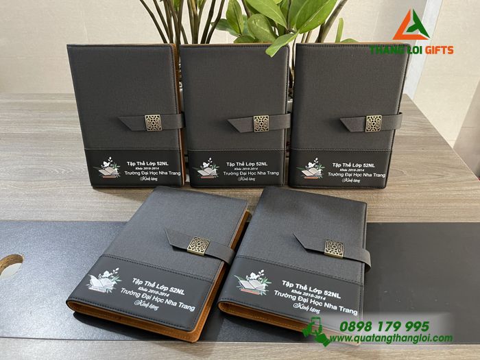 Sổ Tay Bìa Còng Màu Đen - In Tên Trường Đại Học Nha Trang