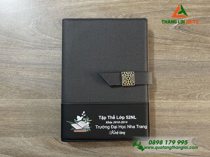Sổ Tay Bìa Còng Màu Đen - In Tên Trường Đại Học Nha Trang