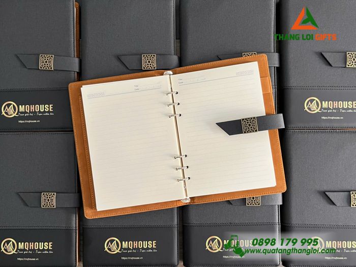 Sổ Tay Bìa Còng Màu Đen - In Logo Doanh Nghiệp MQHOUSE